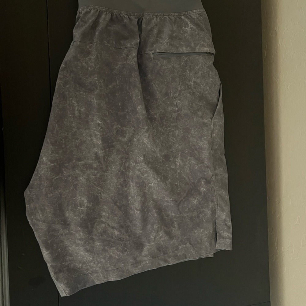 Lululemon Mens Short - Large